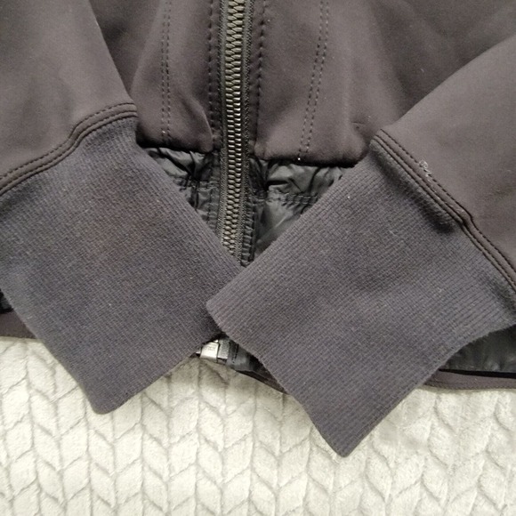 Lululemon Swept Along Bomber Jacket Women’s Black Satin Back Size XS On The Move - Picture 12 of 16